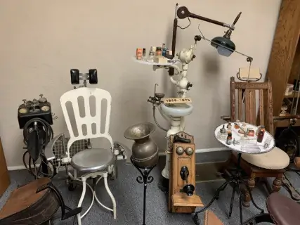 Antique dental office equipment (1855-1875)